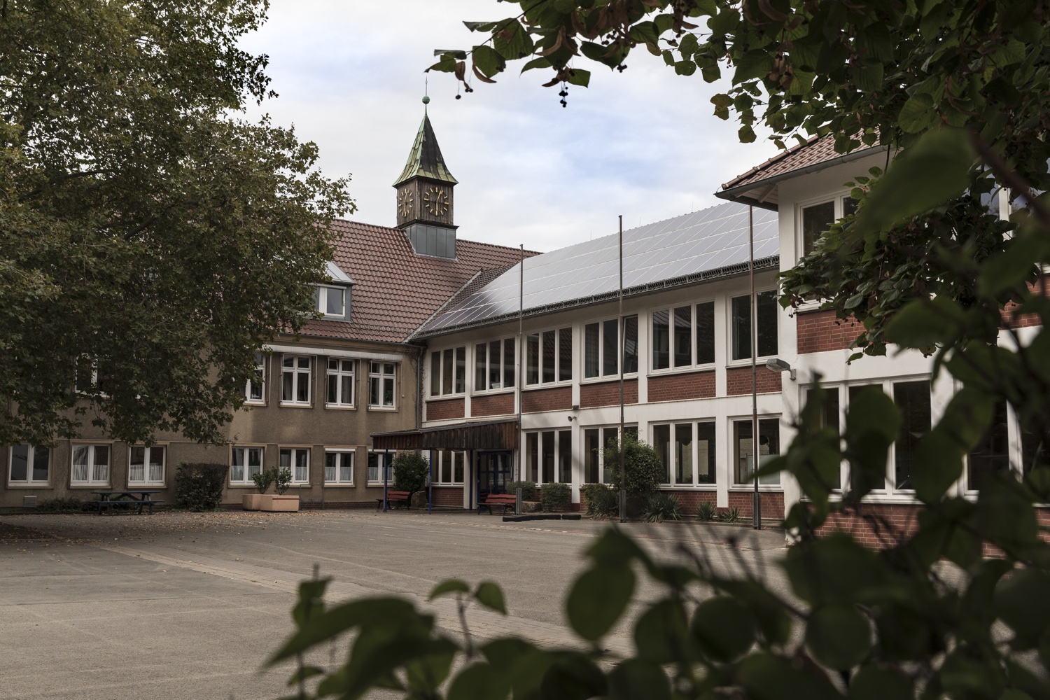 Schule großer Pausenhof